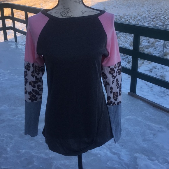 5⭐️❄️Leopard Print patchwork long sleeve crew - Picture 4 of 8